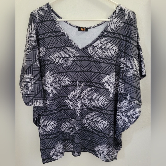 Women's Fern/Polynesian print blouse - Picture 1 of 2